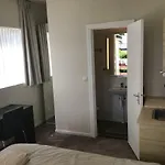 Buitenzicht 3*
